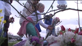 Screenshot from a Q13 report on a memorial for Lincoln Person (click to watch)