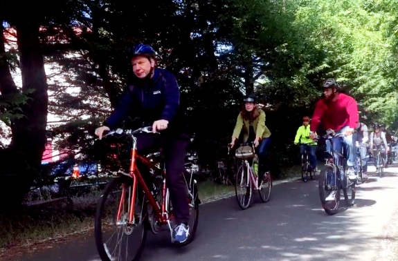 Mayor Ed Murray leads a bike ride, followed by Cascade Bicycle Club Executive Director Elizabeth Kiker and Seahawks' Michael Bennett